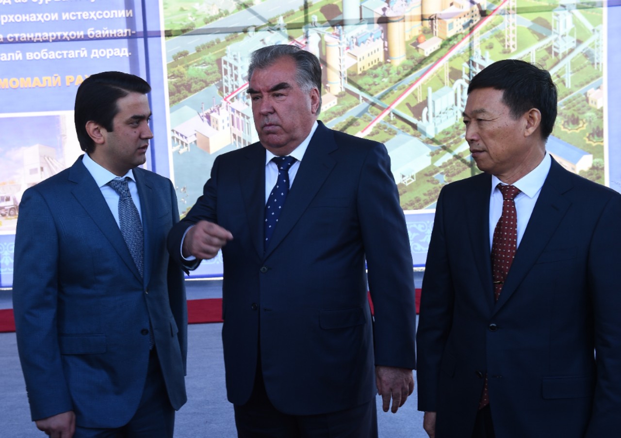 江苏鹏飞总裁王家安受邀出席塔吉克斯坦水泥项目奠基仪式